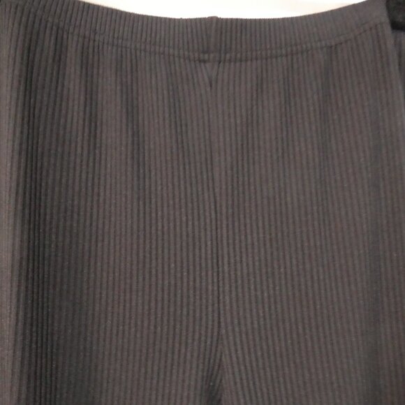 SHEIN - Curve | 1XL | Textured Ribbed Black Stretchy Leggings - Picture 4 of 16